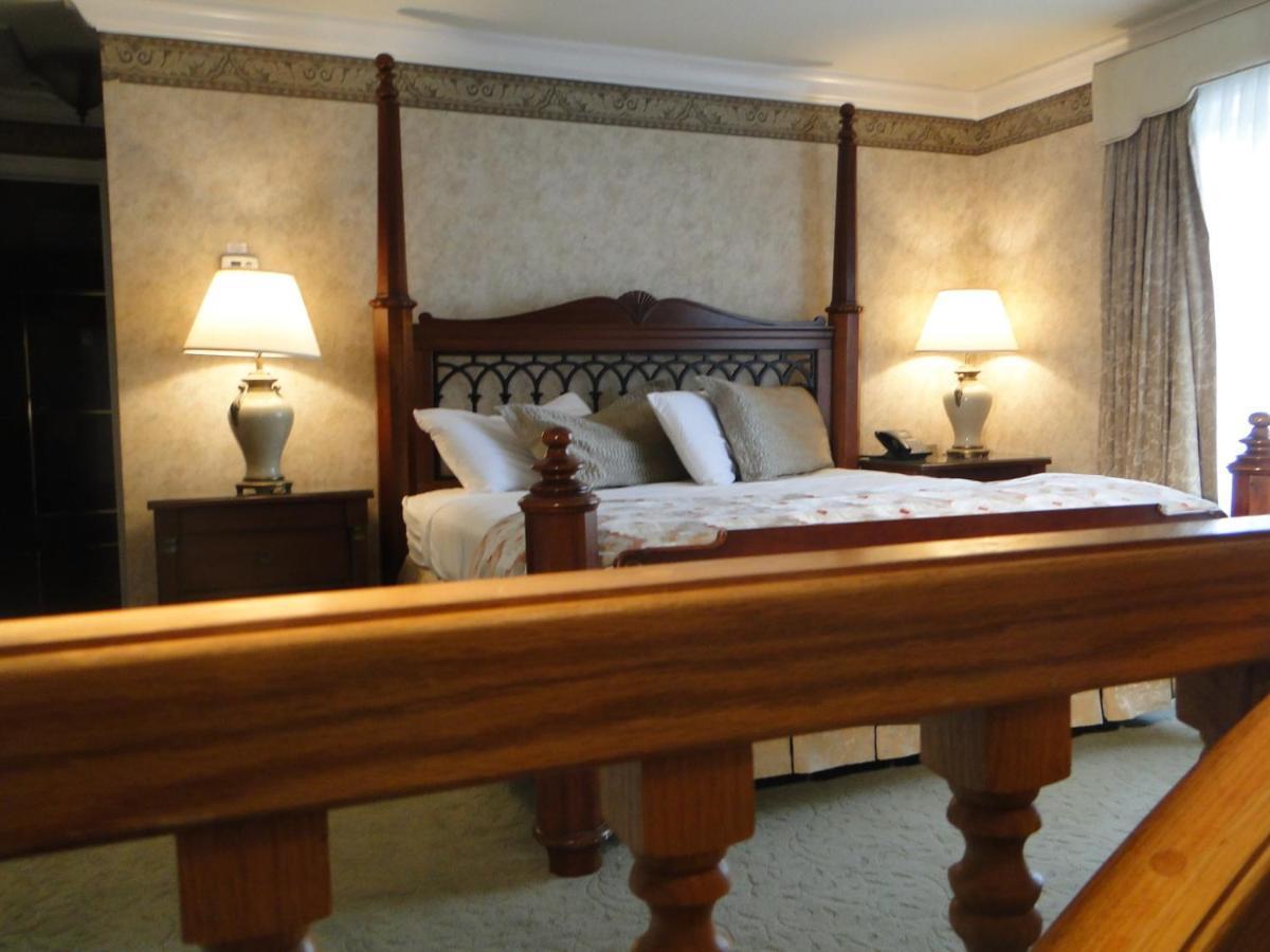 Phoenix Hotel *