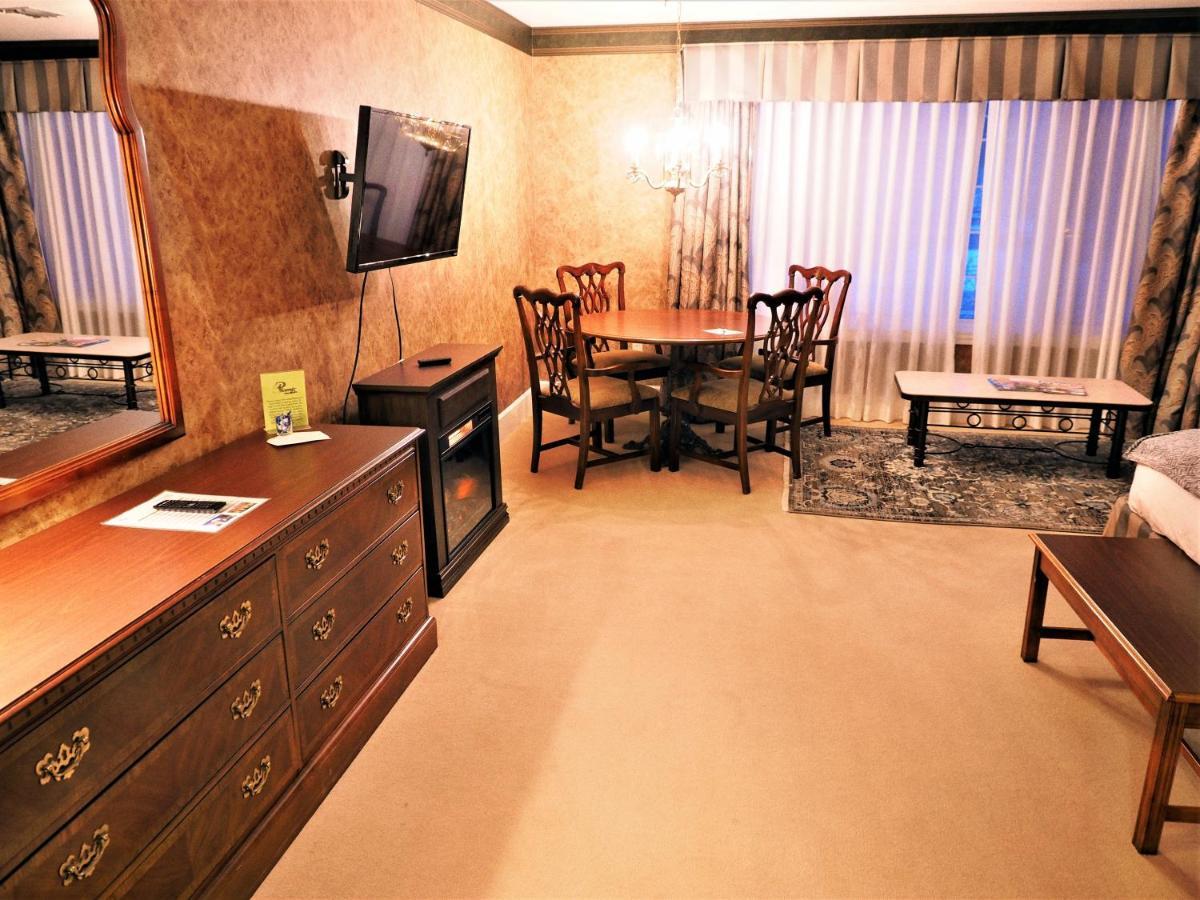 Phoenix Hotel *