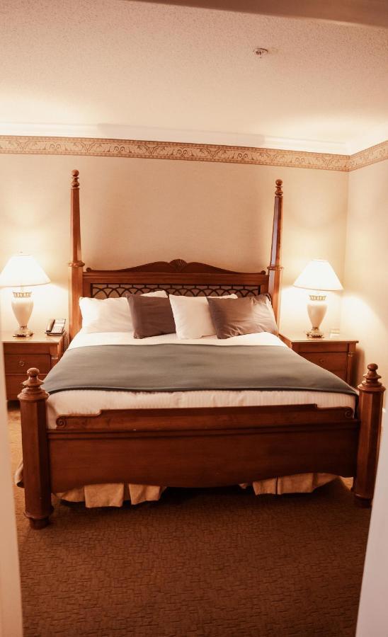 Phoenix Hotel *